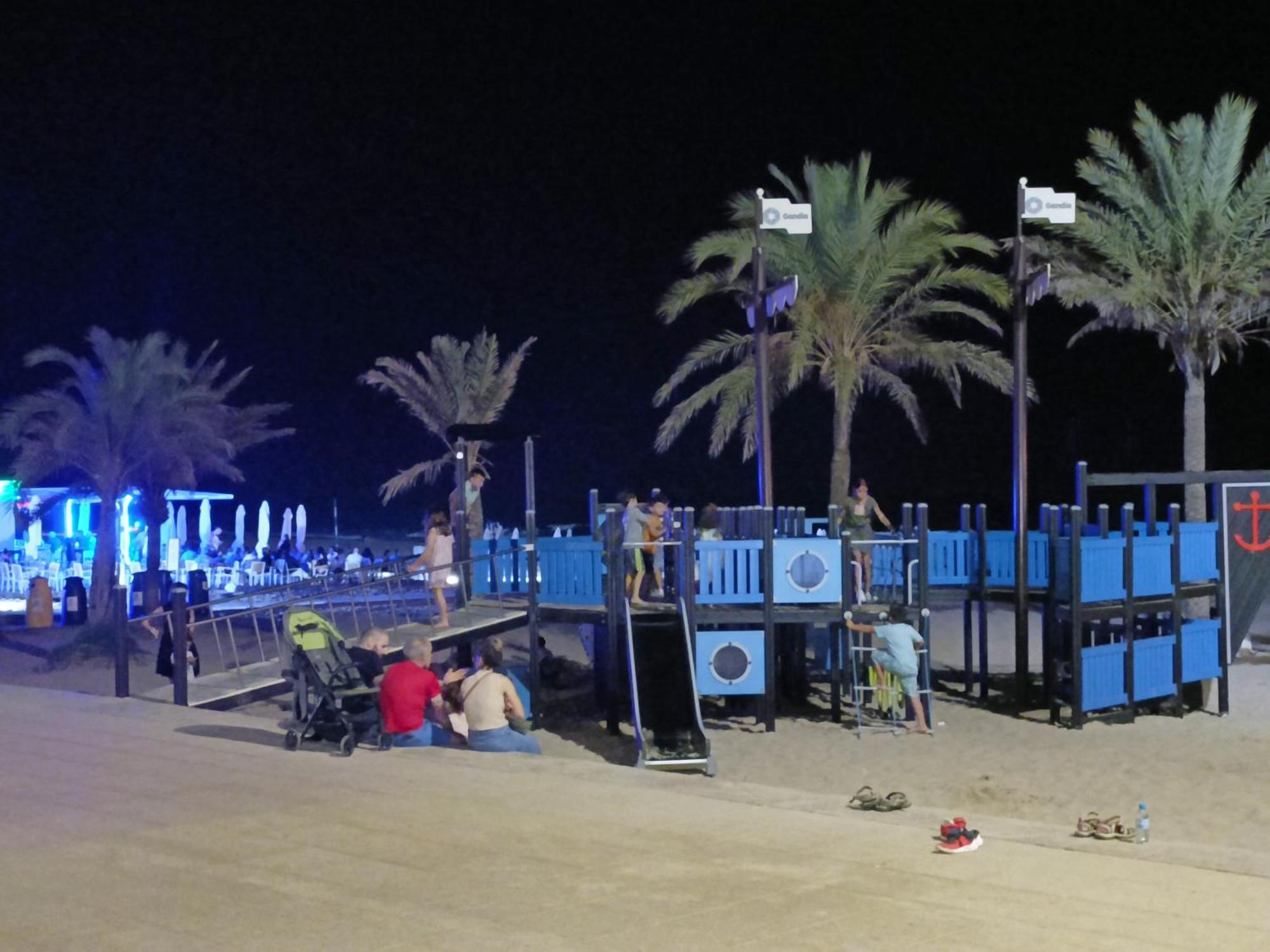 Mare De Deu, Vivienda Vacacional Para Familias Y Mayores De 25 Anos En El Grao De Gandia-Playa Playa de Gandia エクステリア 写真